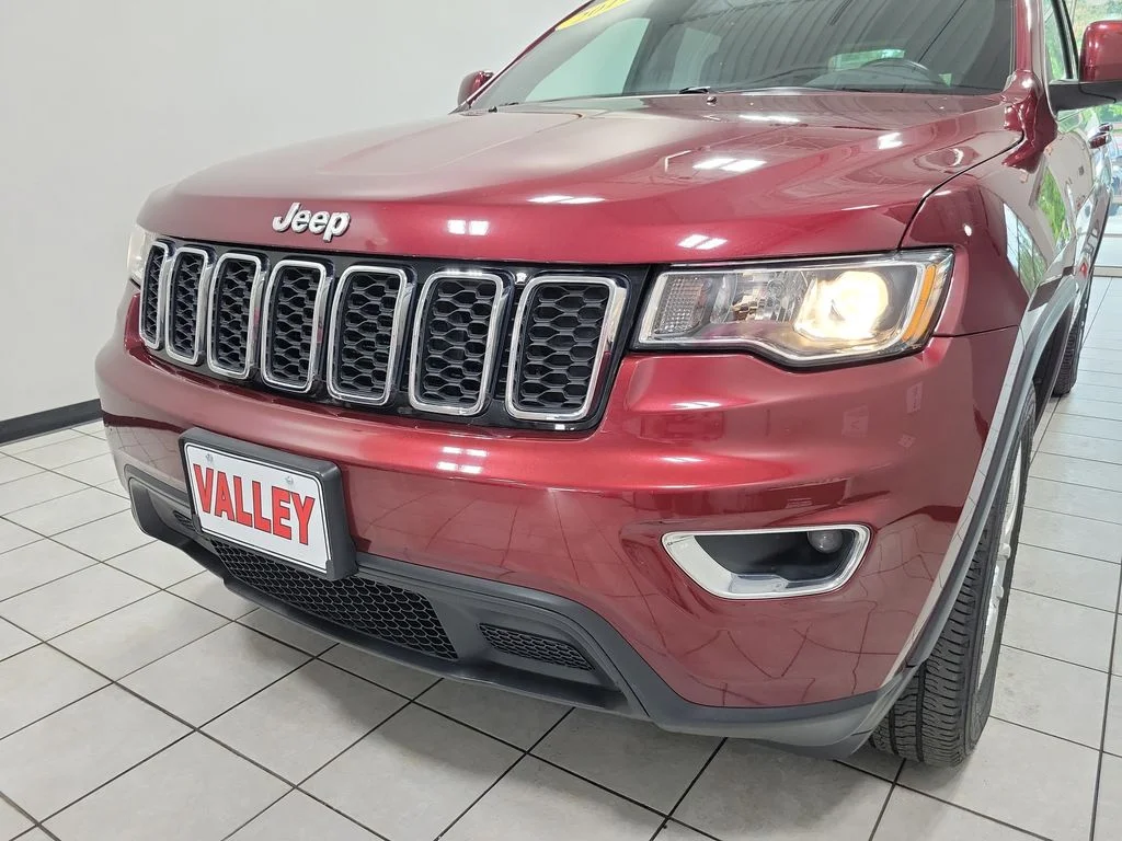Used 2017 Red Jeep Laredo image 23