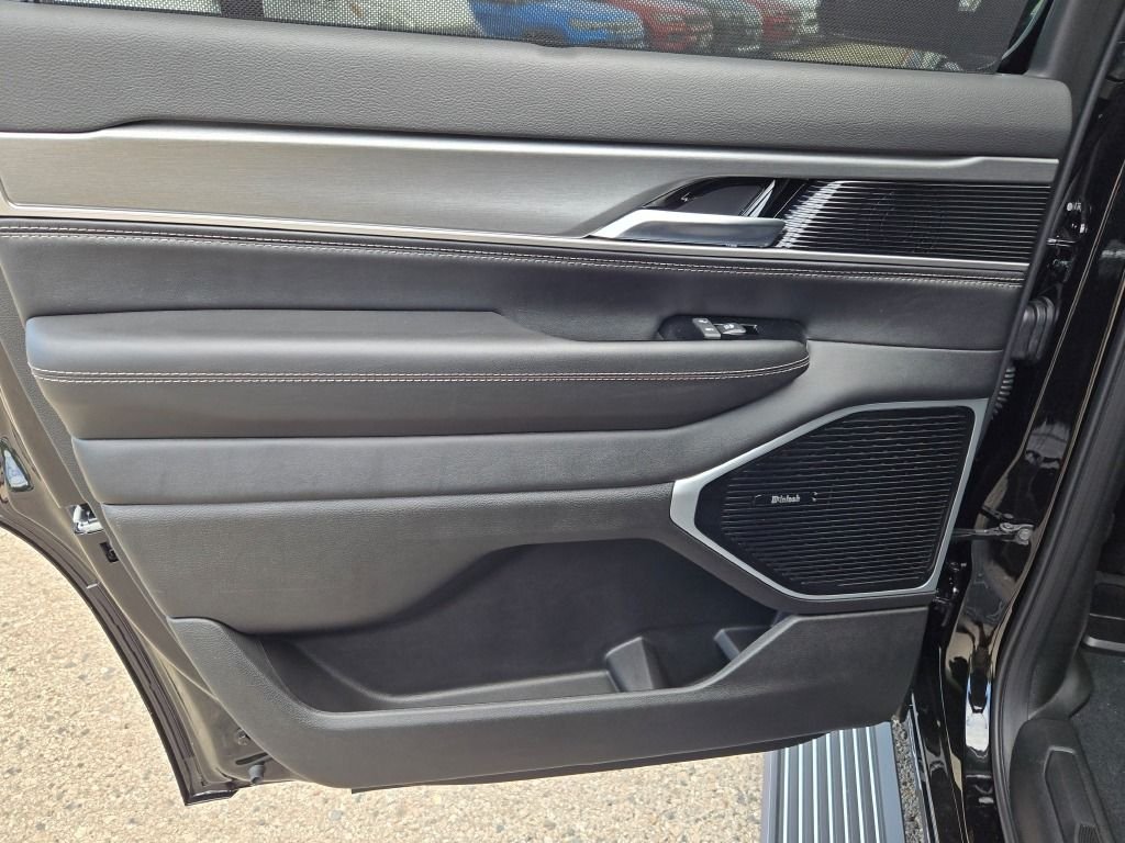 New 2026 High Gloss Black Exterior Paint Jeep Limited Reserve image 25