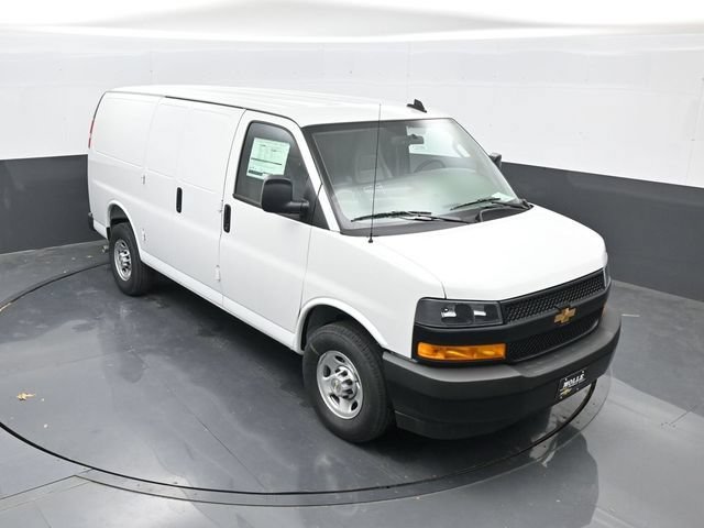 2025 Chevrolet Express 2500 Work Van HD's photo