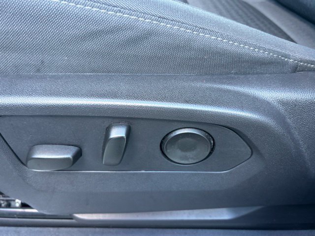 Used 2024 White GMC Elevation image 17