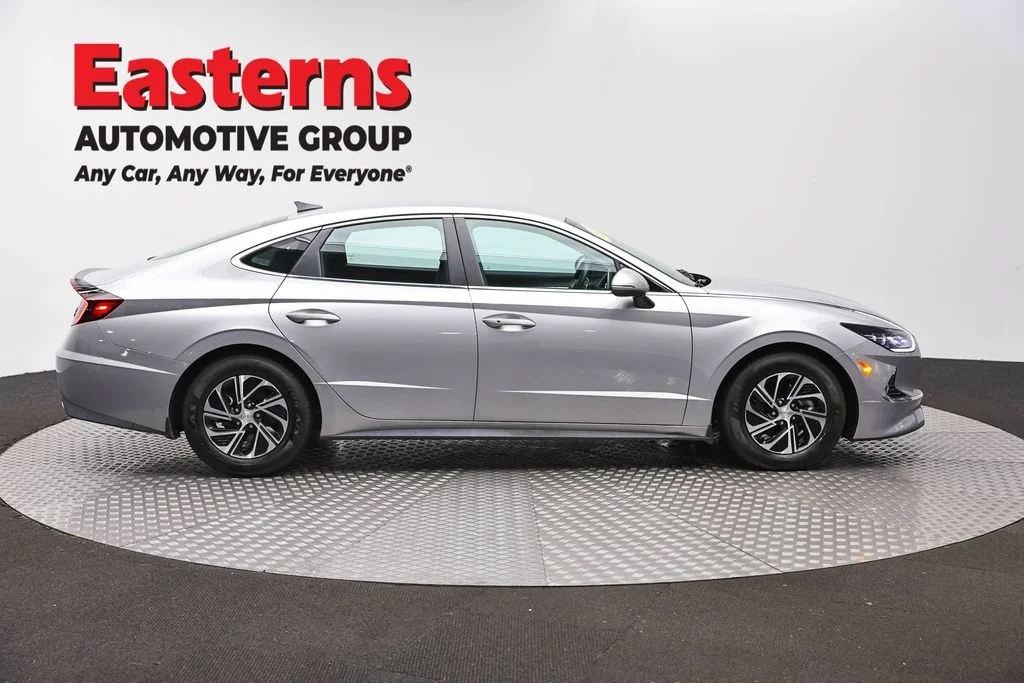 Used 2023 Silver Hyundai Blue image 4