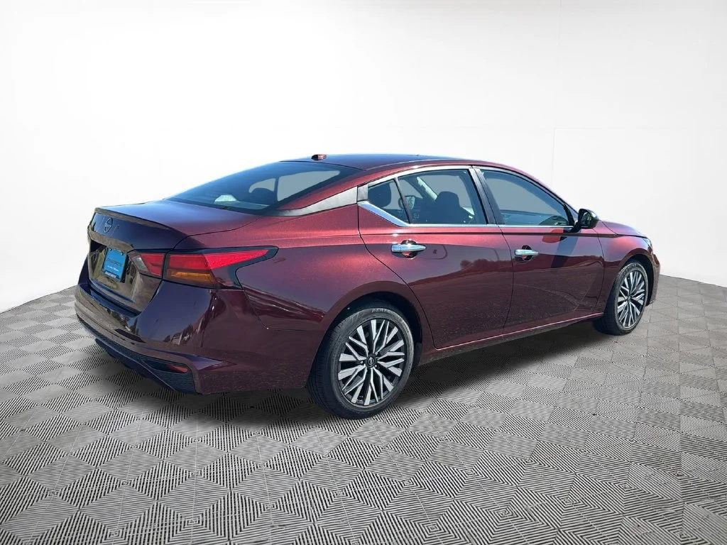 Used 2025 Red Nissan SV image 9
