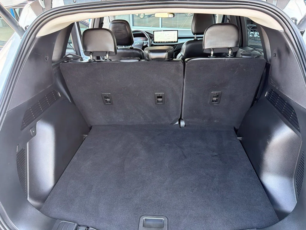 Used 2023 Oxford White Ford Base image 11