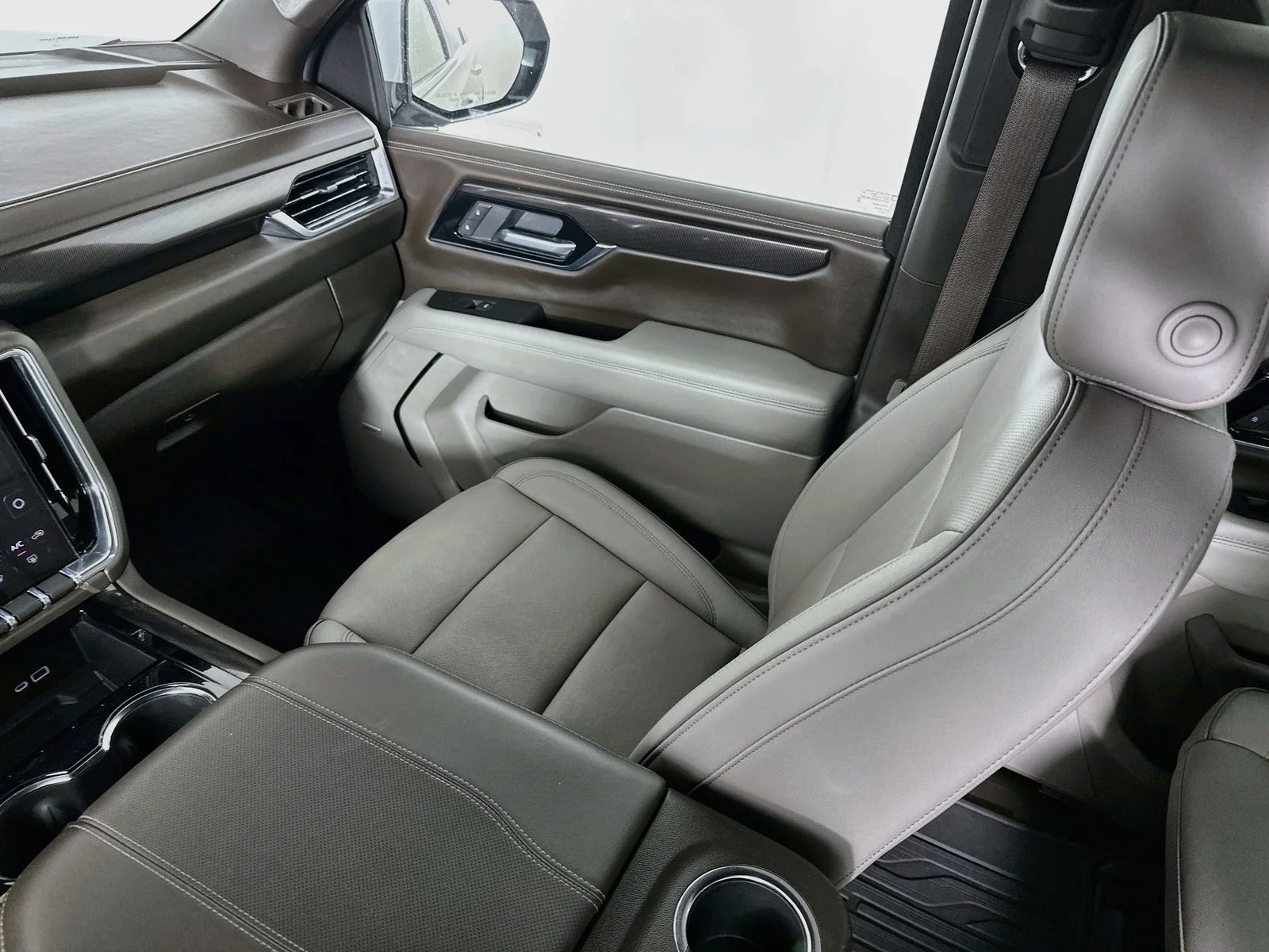 Used 2026 Summit White GMC Elevation image 25