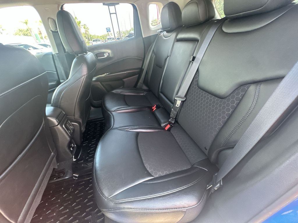 Used 2021  Jeep Altitude image 27