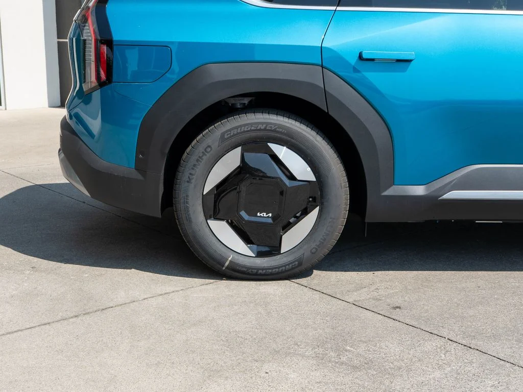 New 2026 Ocean Blue Kia Wind AWD image 37