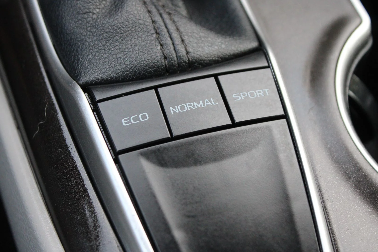 Used 2023 Silver Toyota LE image 22