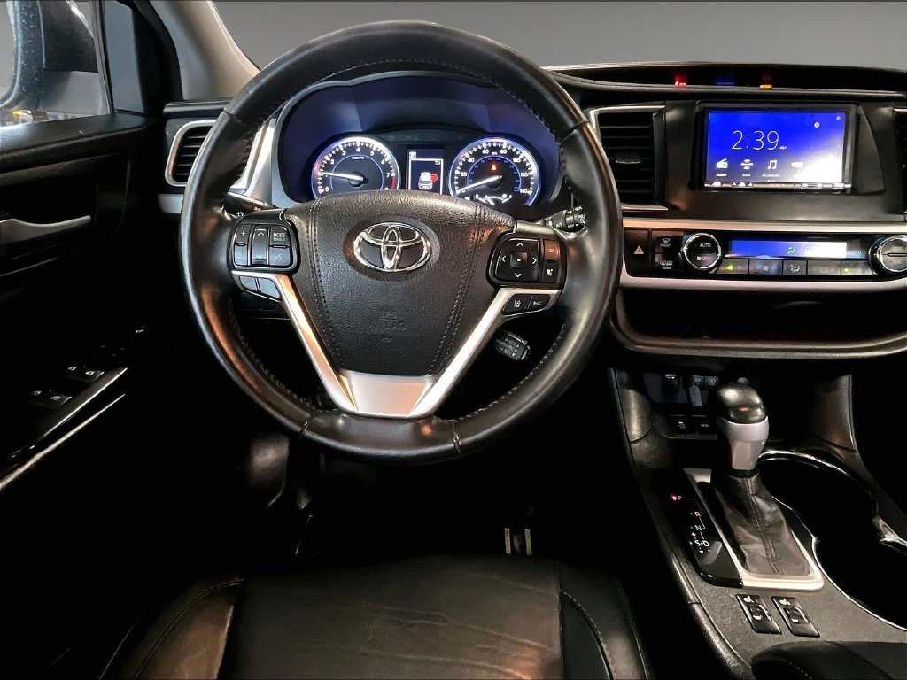 Used 2017 Black Toyota XLE image 18