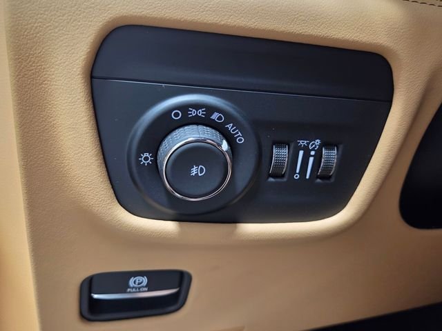 Used 2023 Red Jeep Summit Reserve image 31