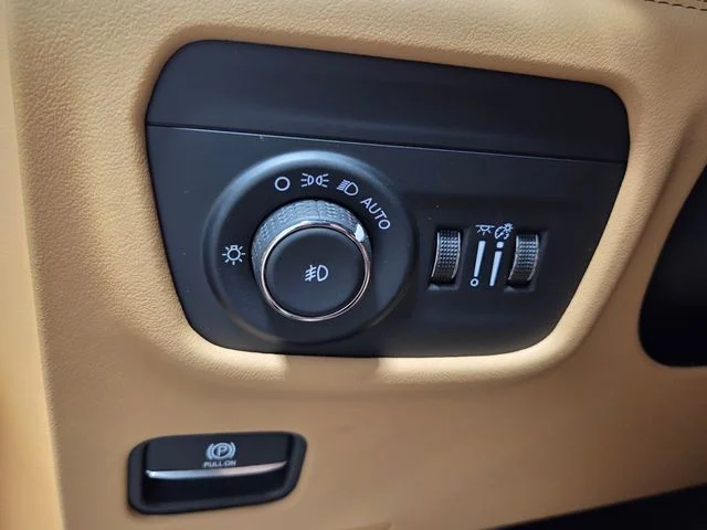 Used 2023 Red Jeep Summit Reserve image 31