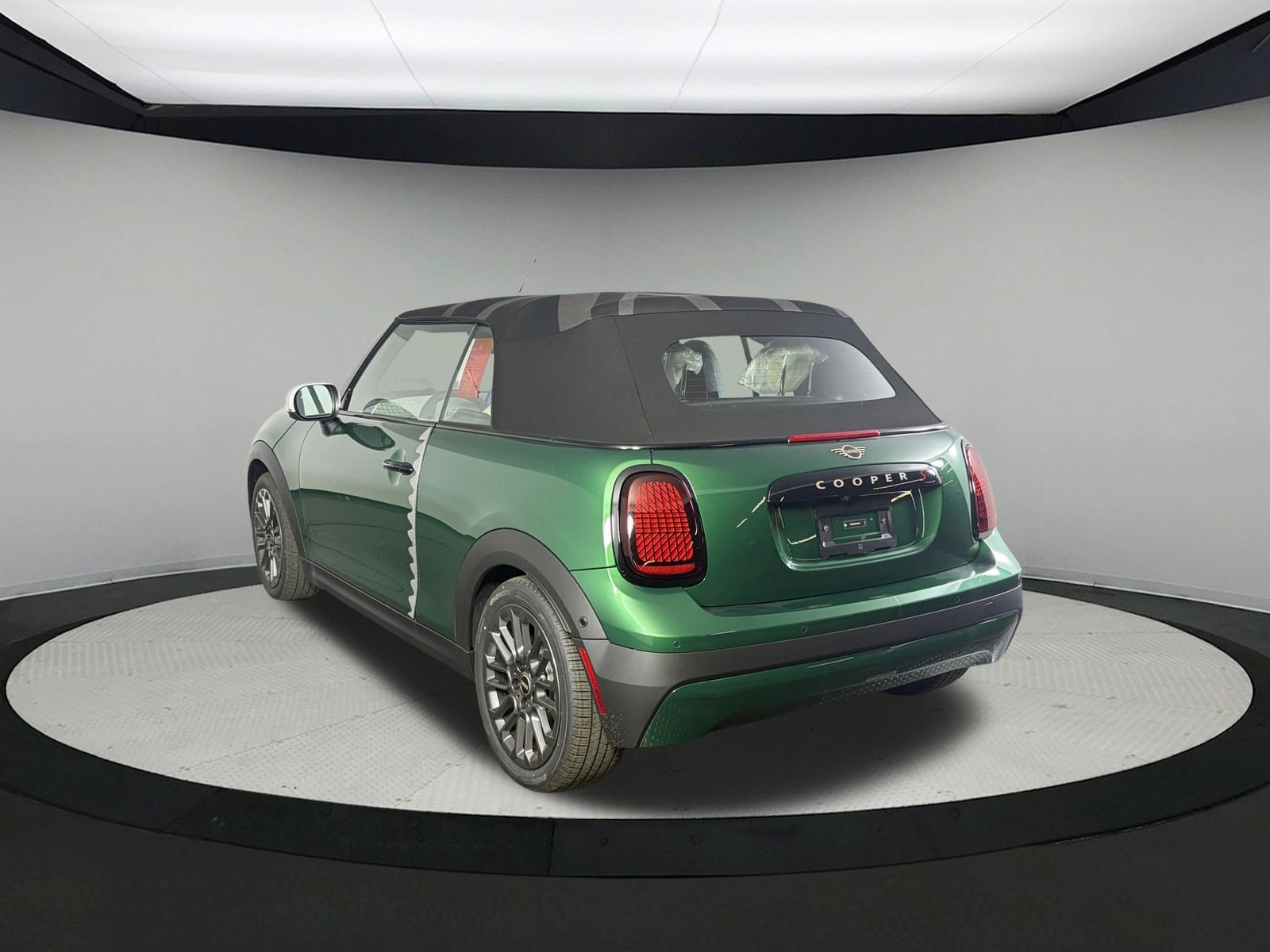 New 2026 British Racing Green IV Metallic MINI Iconic image 7
