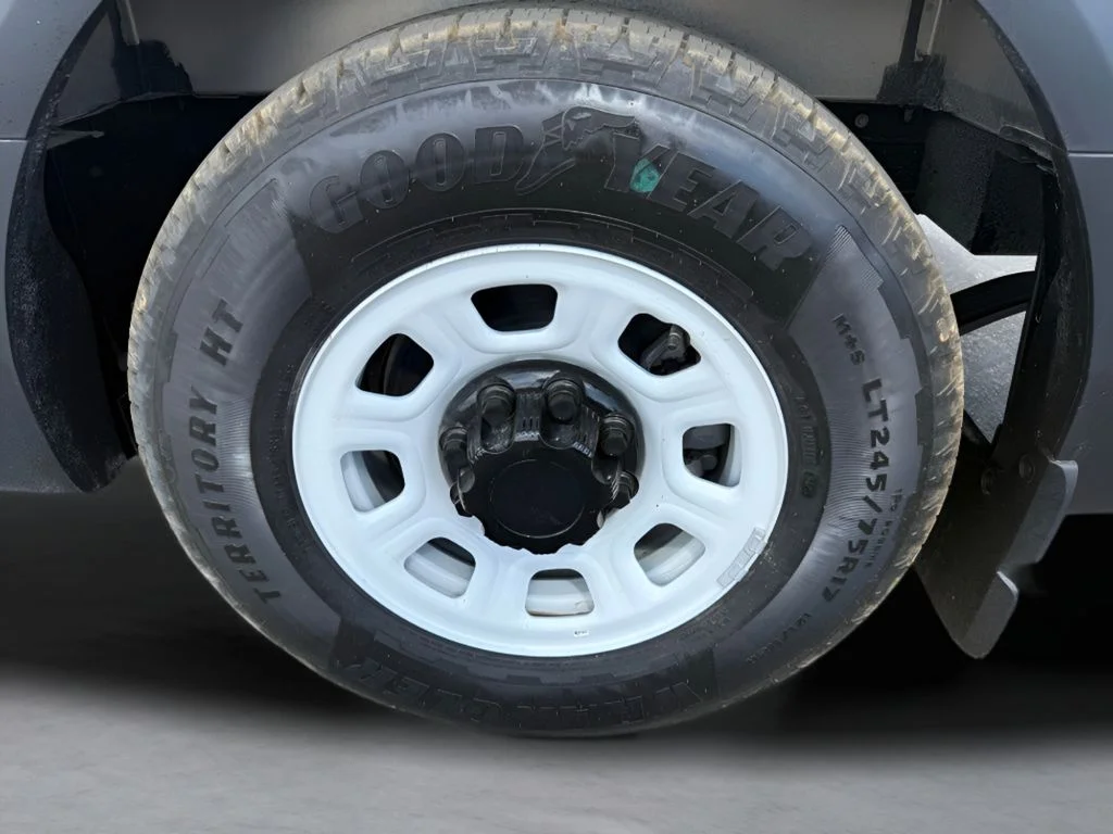 Used 2024 White BrightDrop 240hp image 25