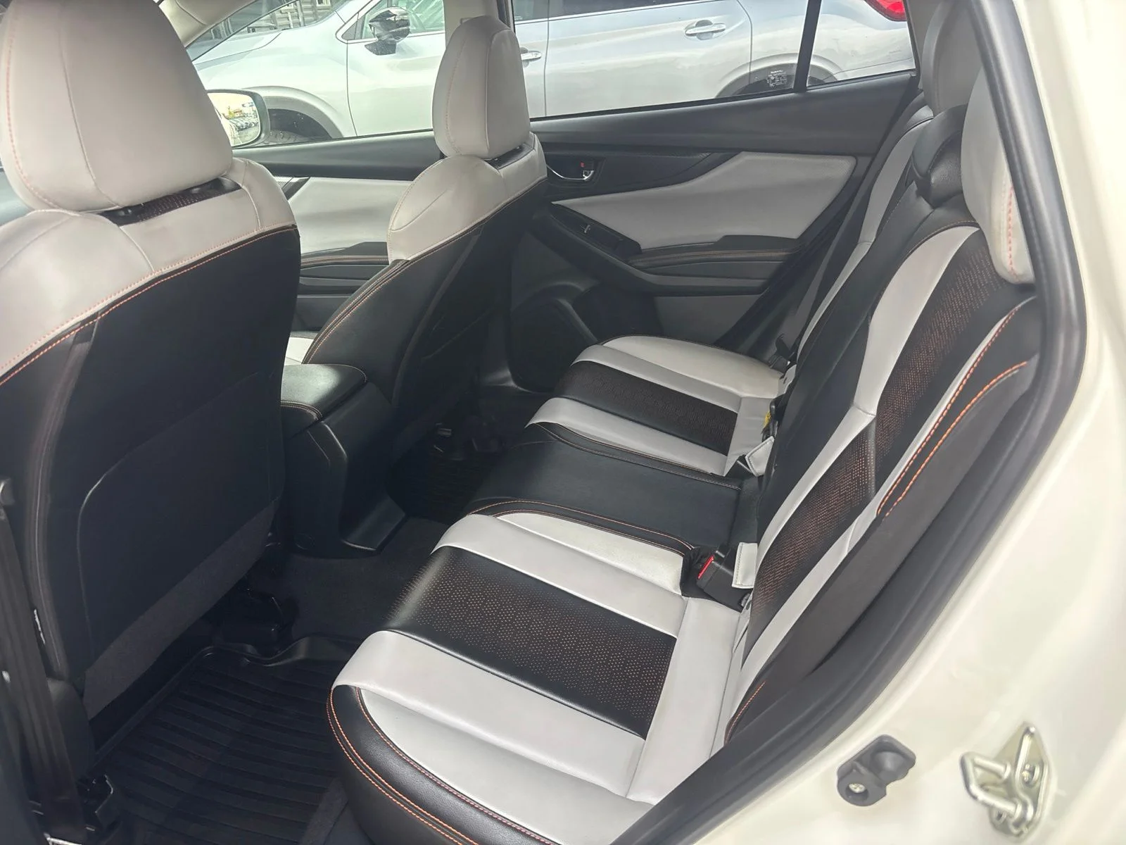 Used 2021 Crystal White Pearl Subaru Limited image 8