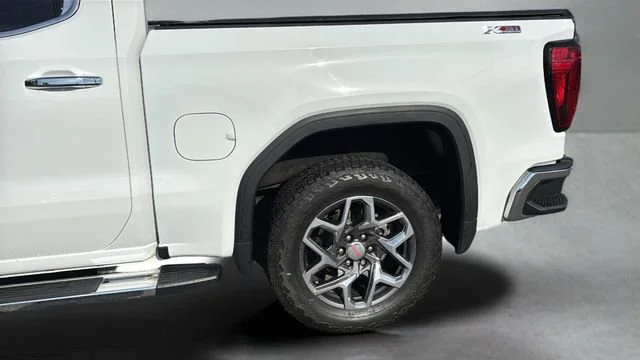 Used 2023 Summit White GMC SLT image 34