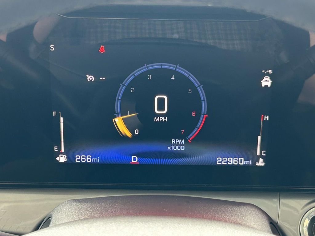 Used 2025 White Chevrolet LT image 25