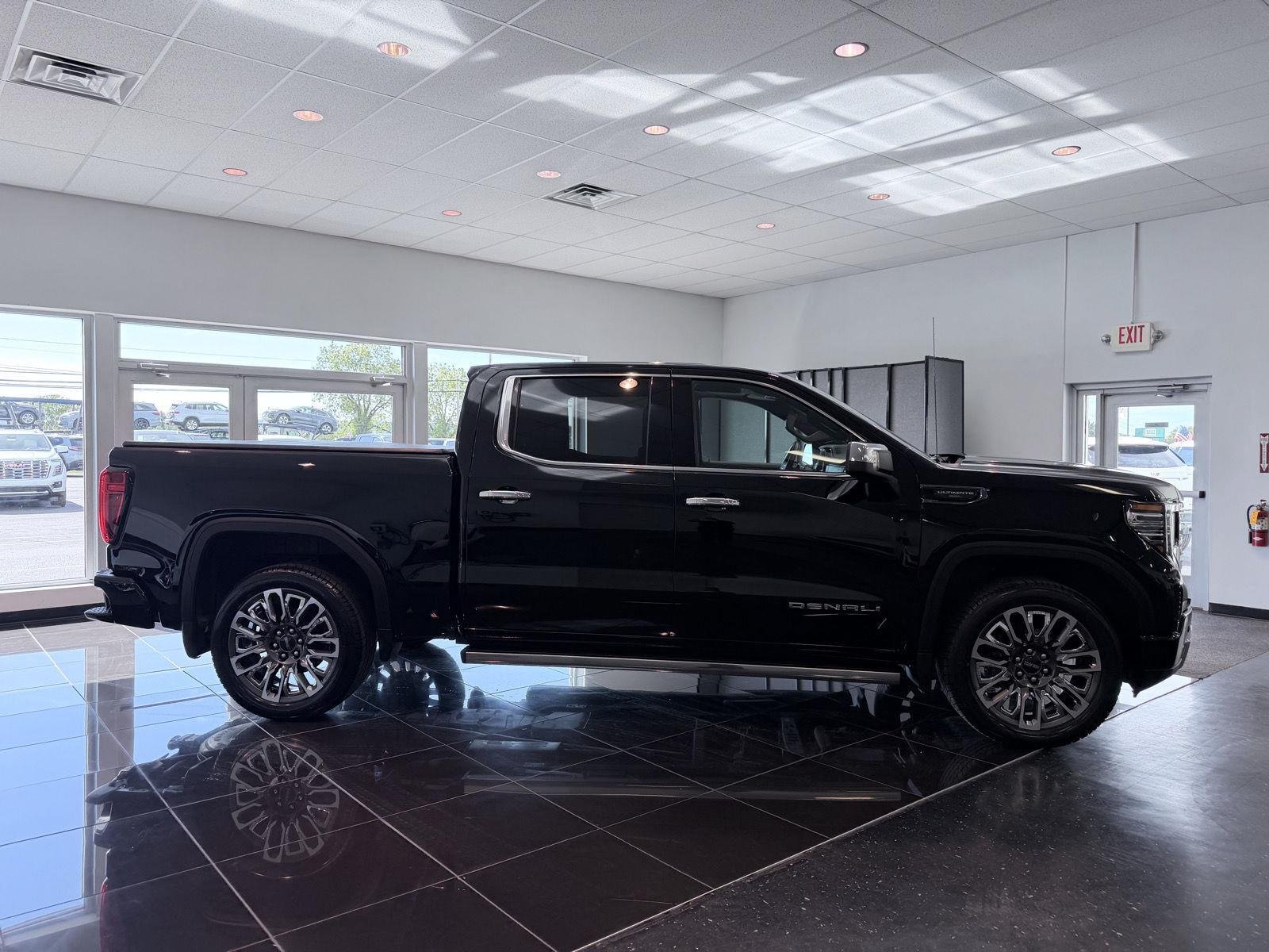 Used 2025 Onyx Black GMC Denali Ultimate image 21