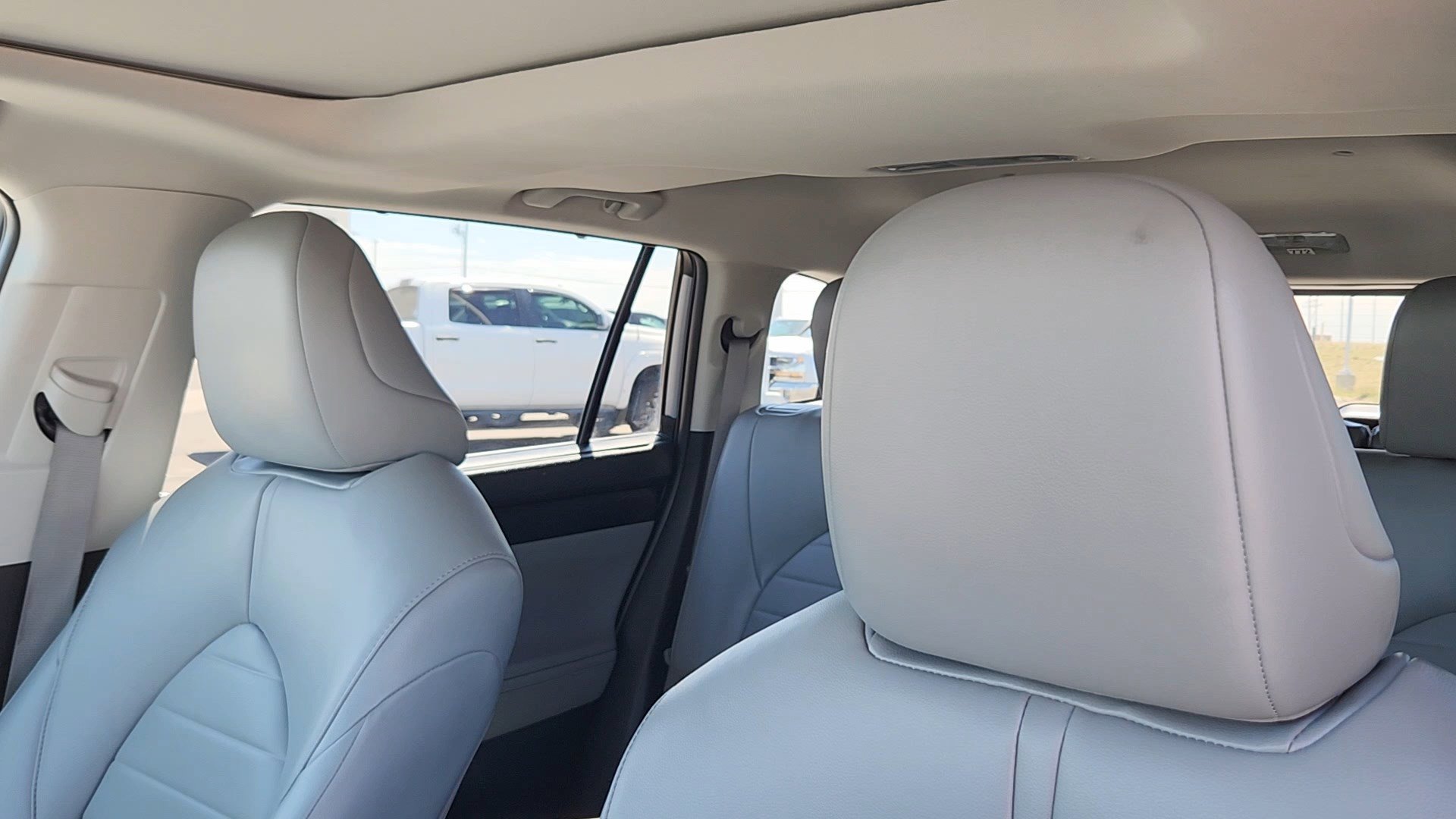 Used 2023 Moon Dust Toyota L image 10