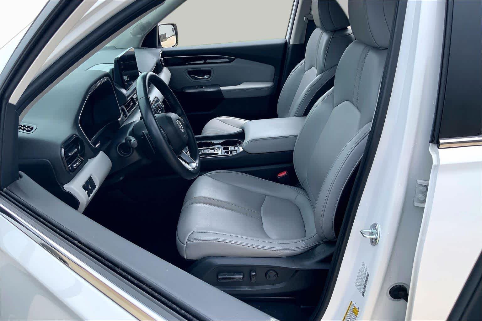 Certified Used 2023 Platinum White Pearl Honda EX-L 7 Passenger image 8