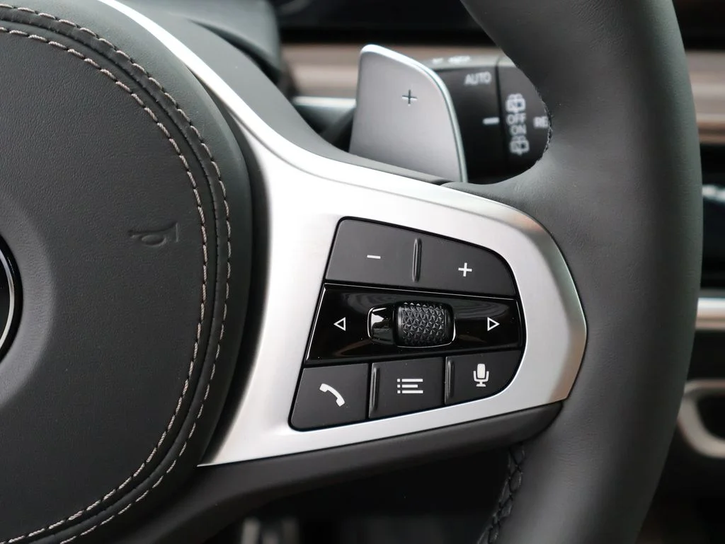 New 2026 Black Sapphire Metallic BMW xDrive40i image 34