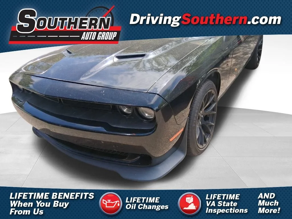 2015 Dodge Challenger SXT's photo