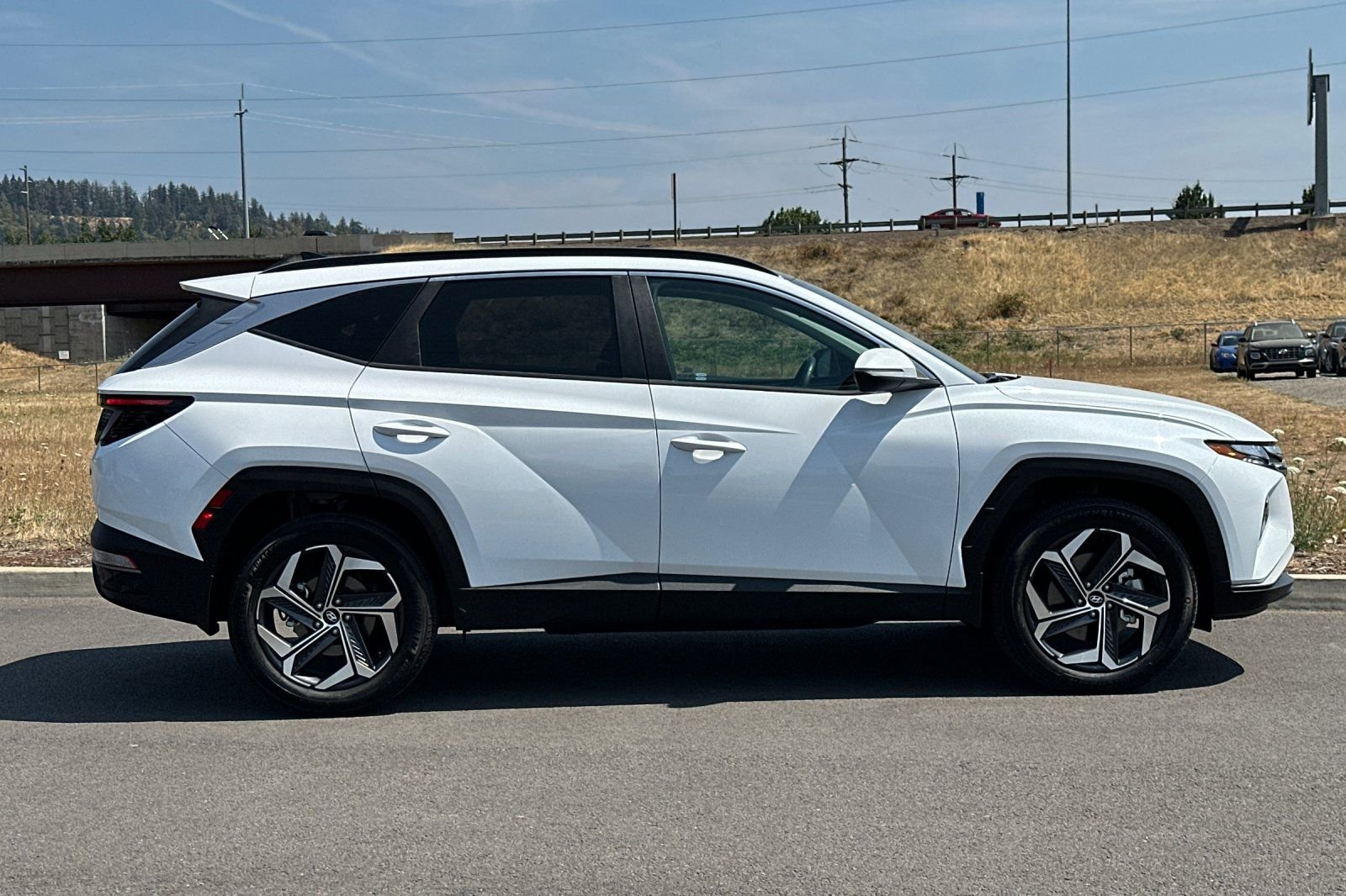 Used 2024 White Hyundai SEL Convenience image 2