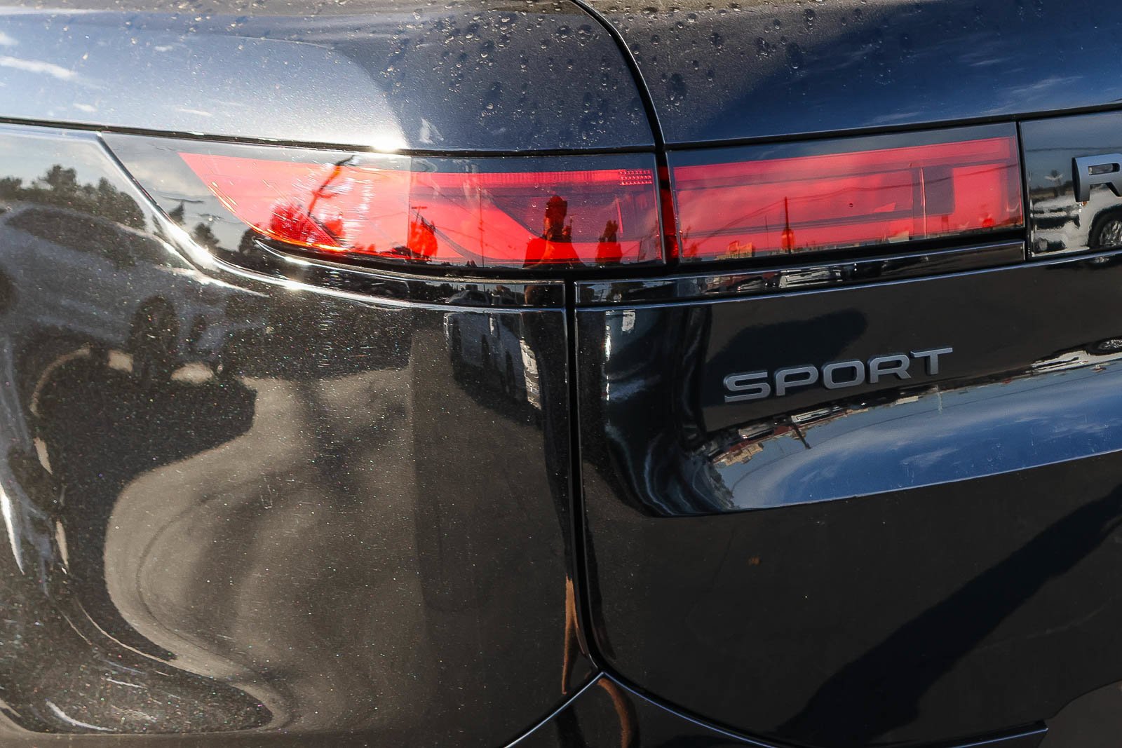 New 2026 Santorini Black Land Rover Dynamic SE image 6