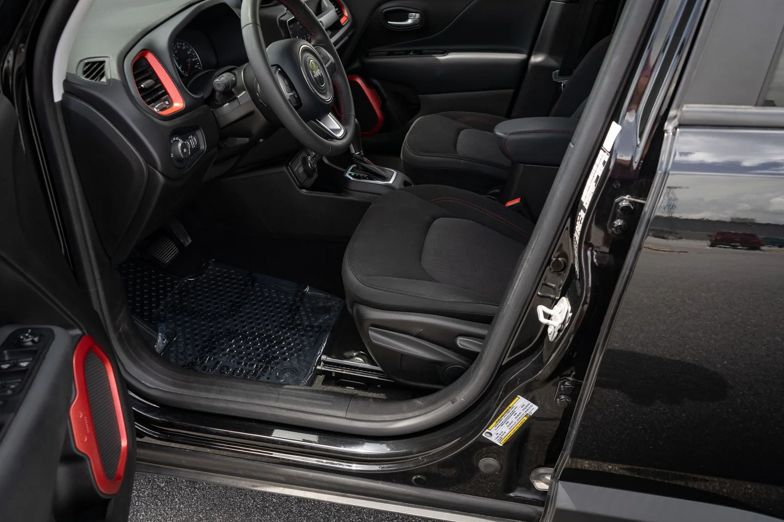 Used 2023 Black Jeep Trailhawk image 17