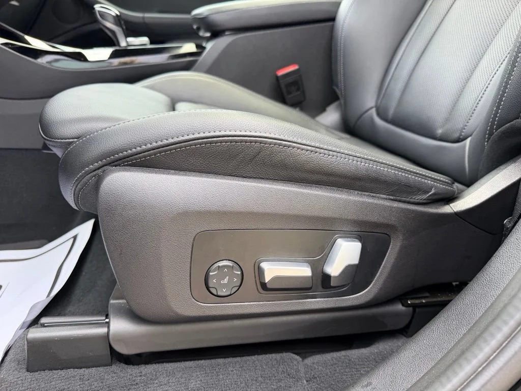 Used 2023 Black BMW sDrive30i image 24