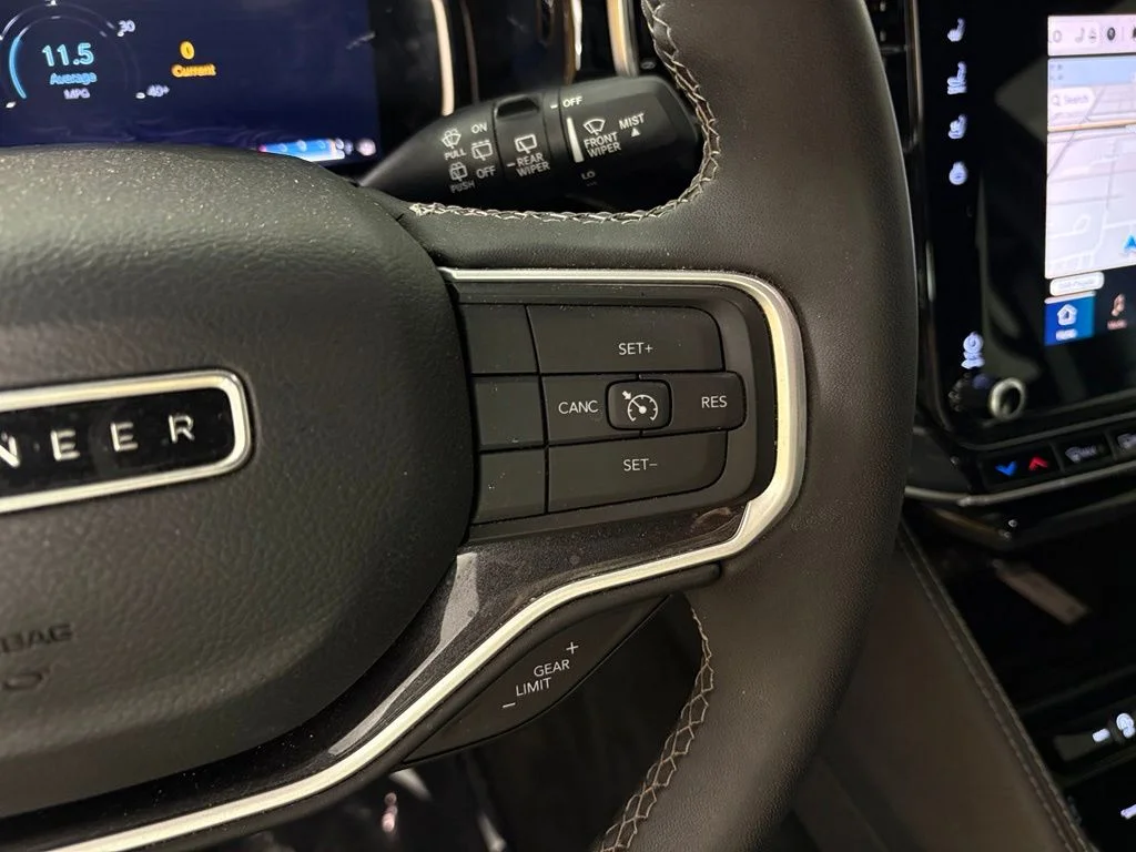 Used 2023 White Jeep Base image 20