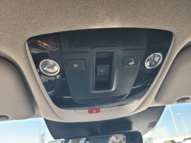Used 2023 White Kia Wave image 23
