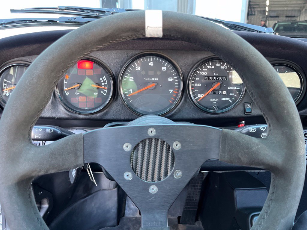 Used 1995  Porsche Carrera 4 image 27