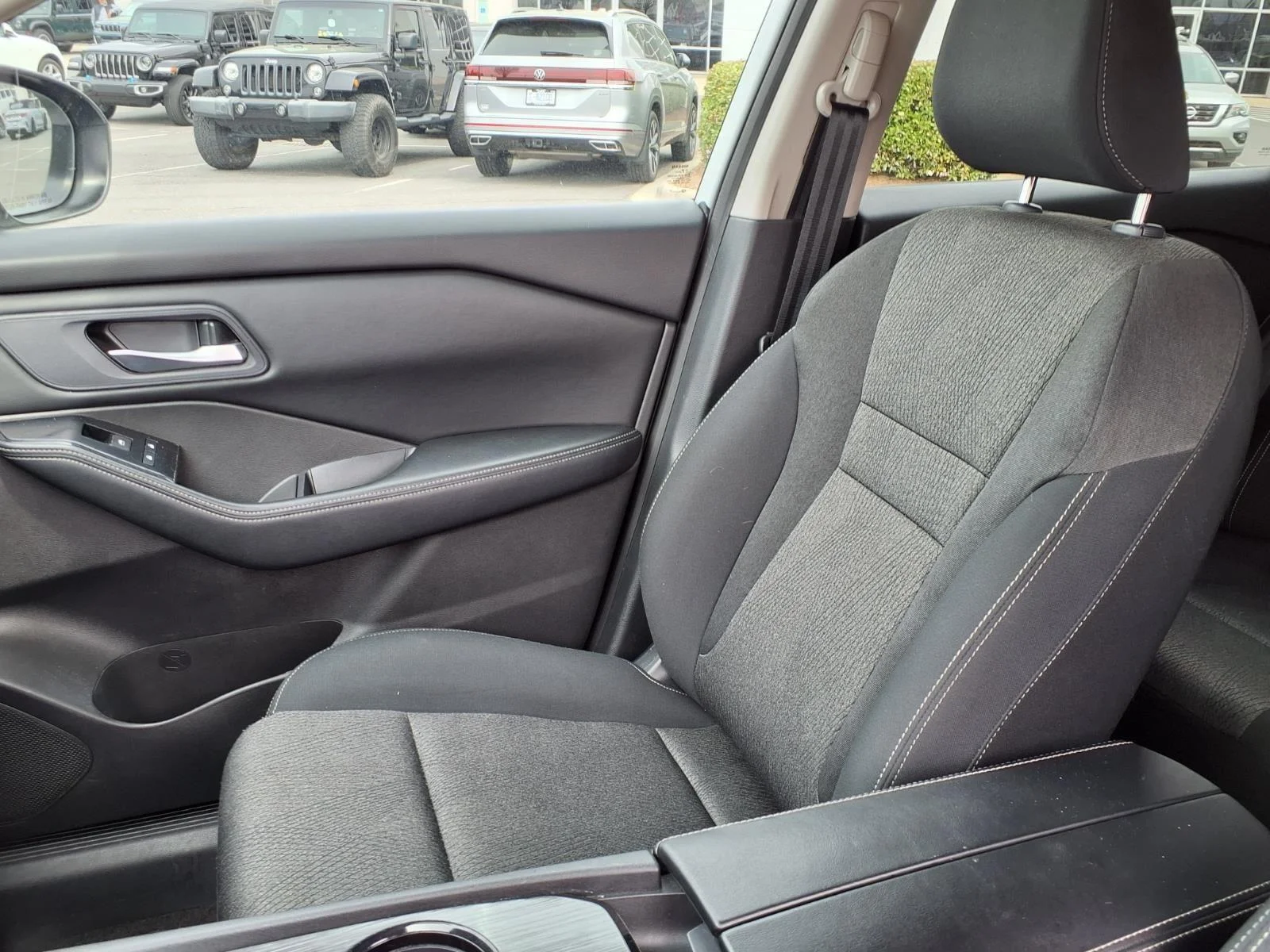 Used 2024 Everest White Pearl Nissan SV image 20