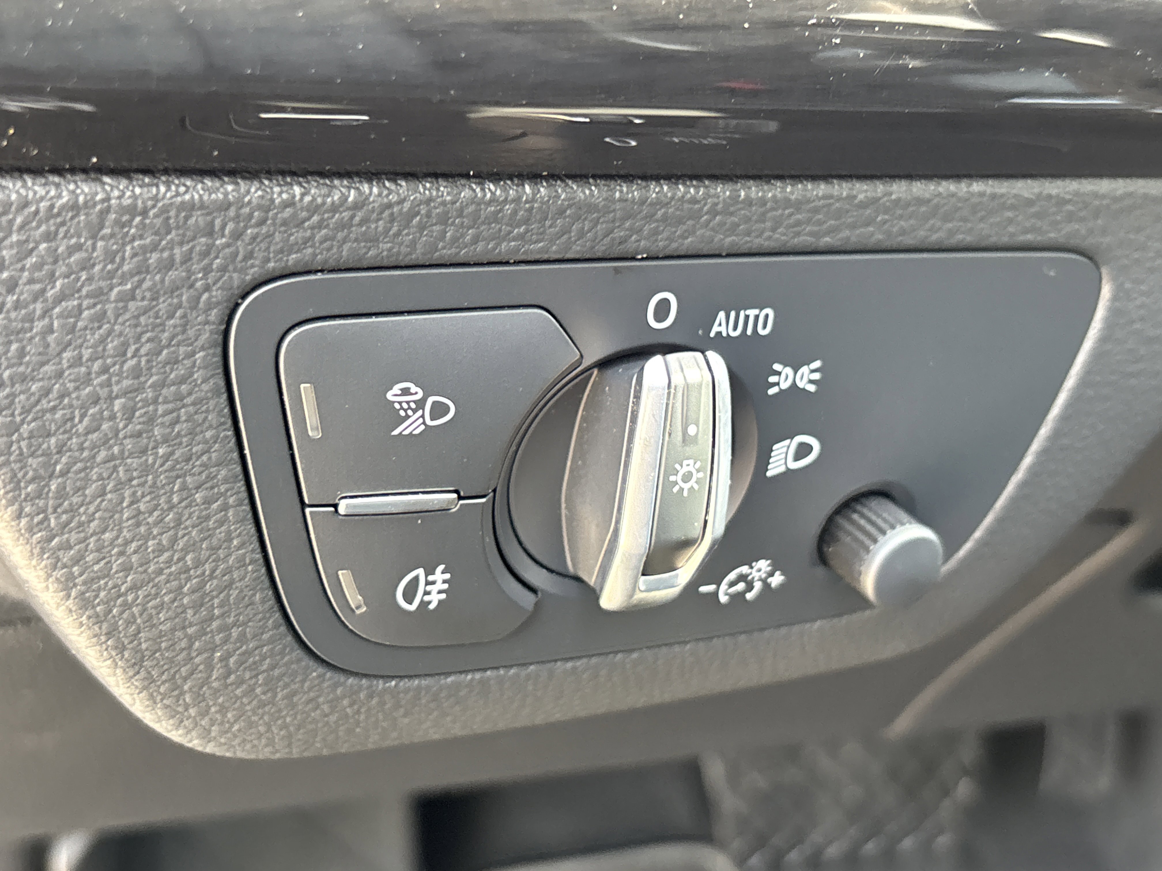 Used 2018 Moonlight Blue Metallic Audi 2.0T Premium Plus AWD image 25