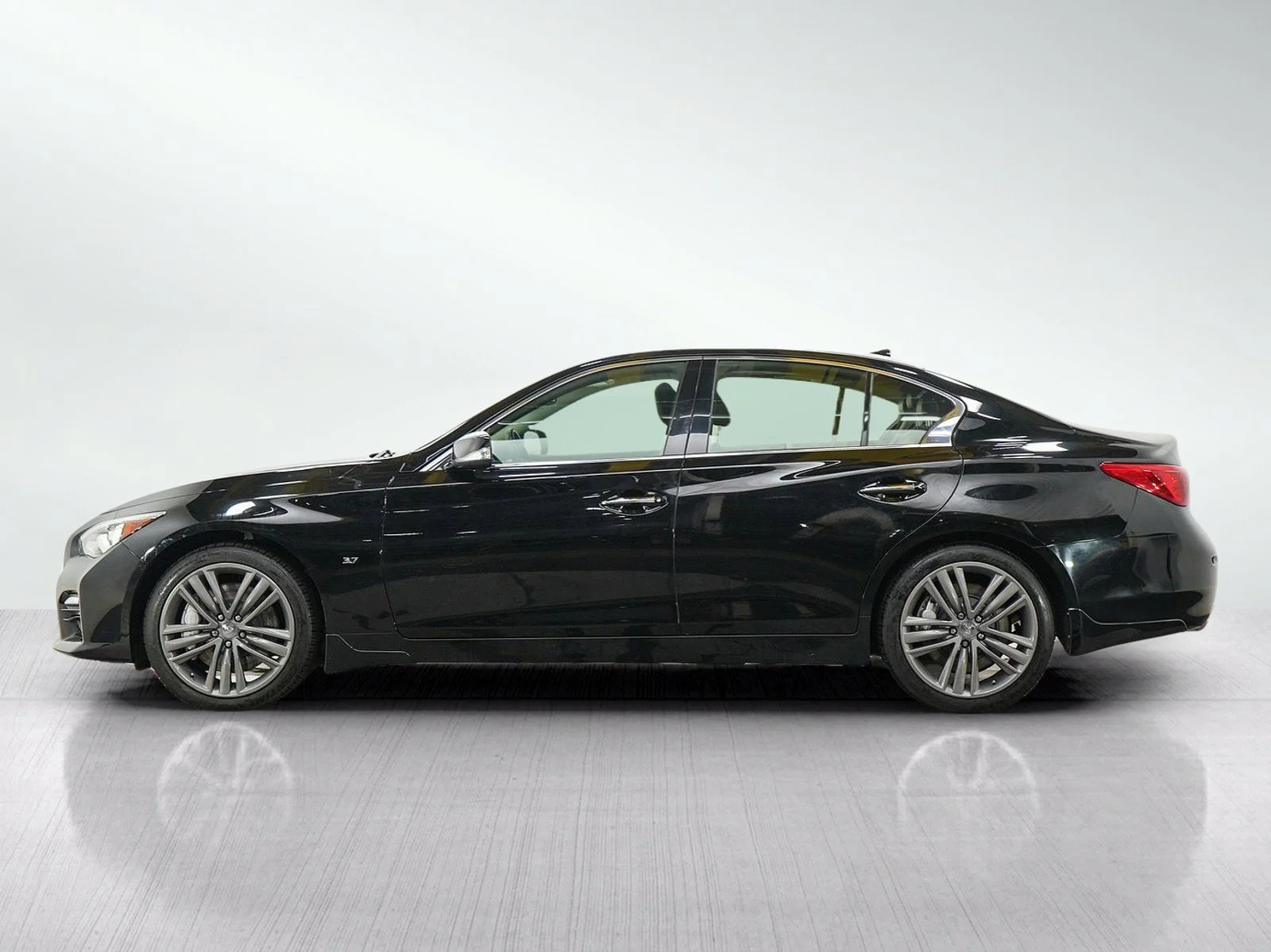 Used 2015 Black Obsidian INFINITI Sport image 2