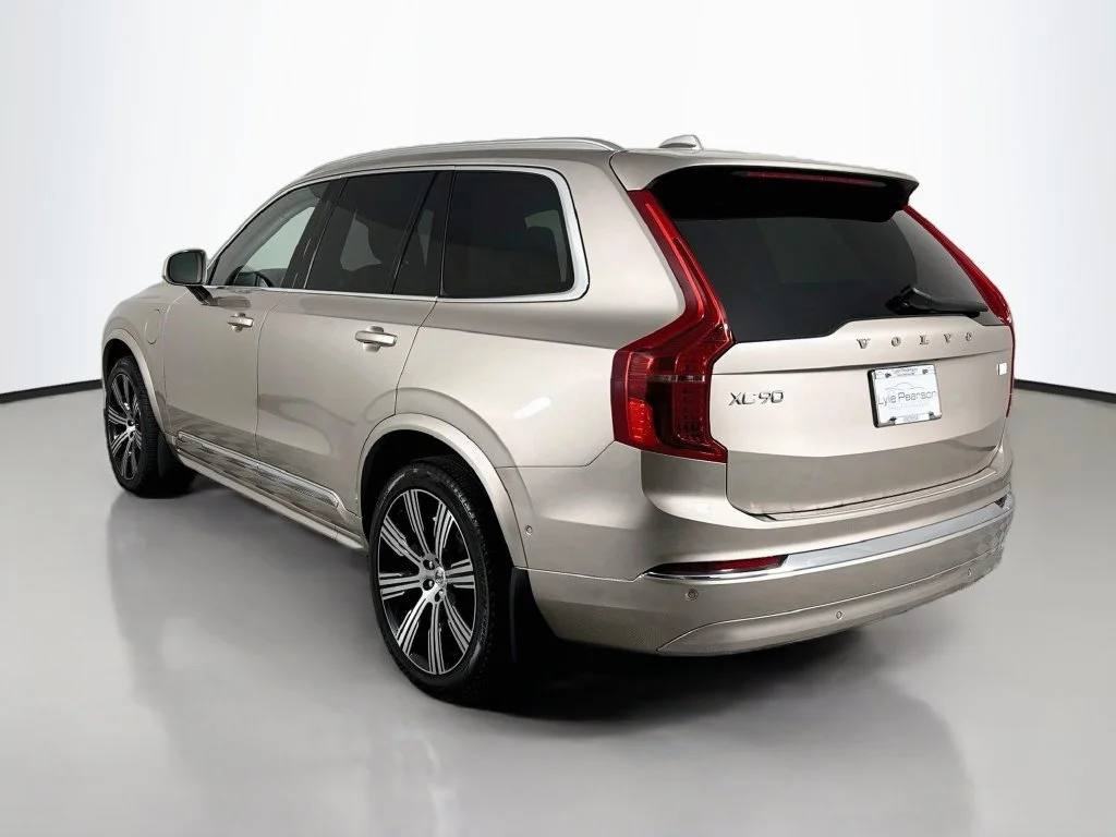 Certified Used 2024 Bright Dusk Metallic Volvo Ultimate image 3