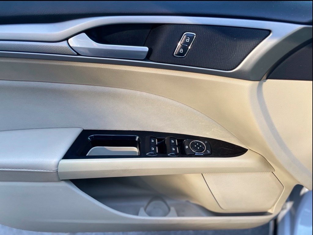 Used 2016 Oxford White Ford SE image 10