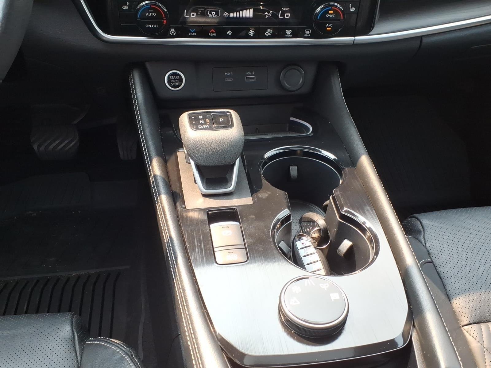 Used 2021 Pearl White Tricoat Nissan Platinum image 18
