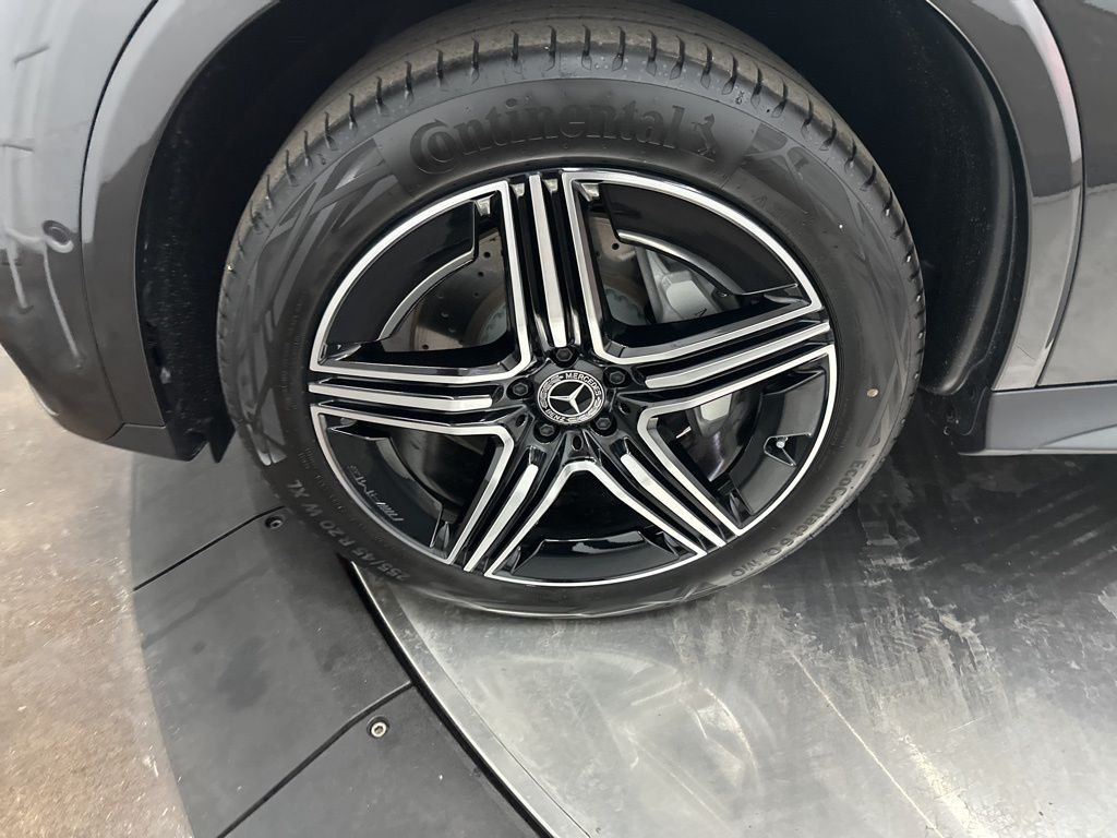 Used 2026 Gray Mercedes-Benz GLC 300 image 32