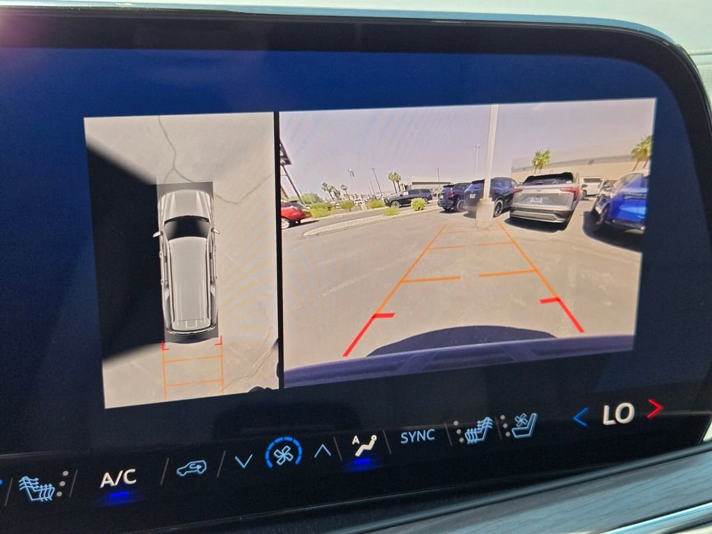 2025 Chevrolet Suburban Premier - Photo 12