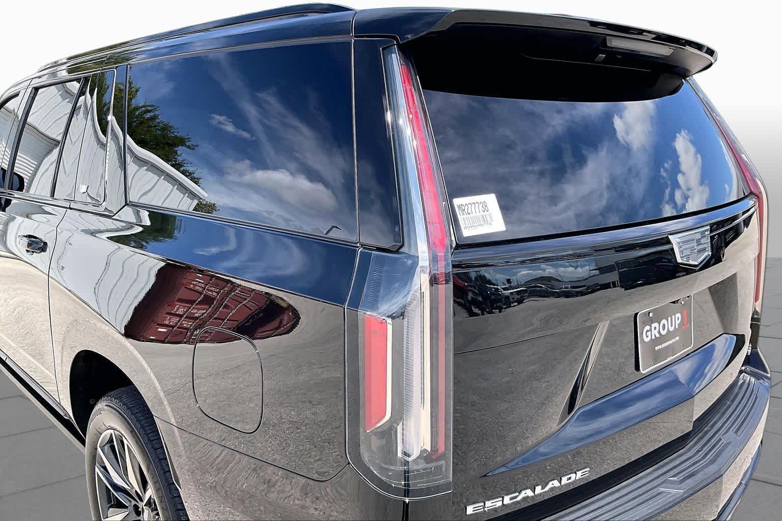 Used 2021 Black Raven Cadillac Sport Platinum image 29
