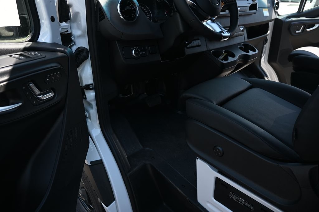 New 2026 Arctic White Mercedes-Benz Cargo 170 WB image 7