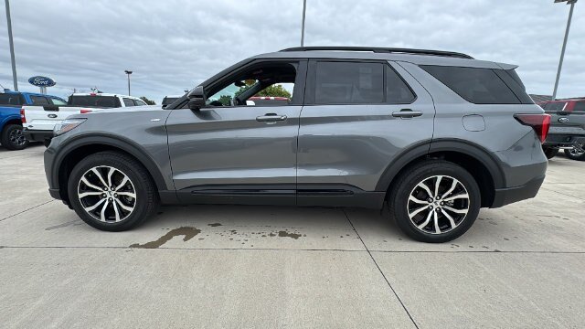 New 2026 Carbonized Gray Metallic Ford ST-Line image 41