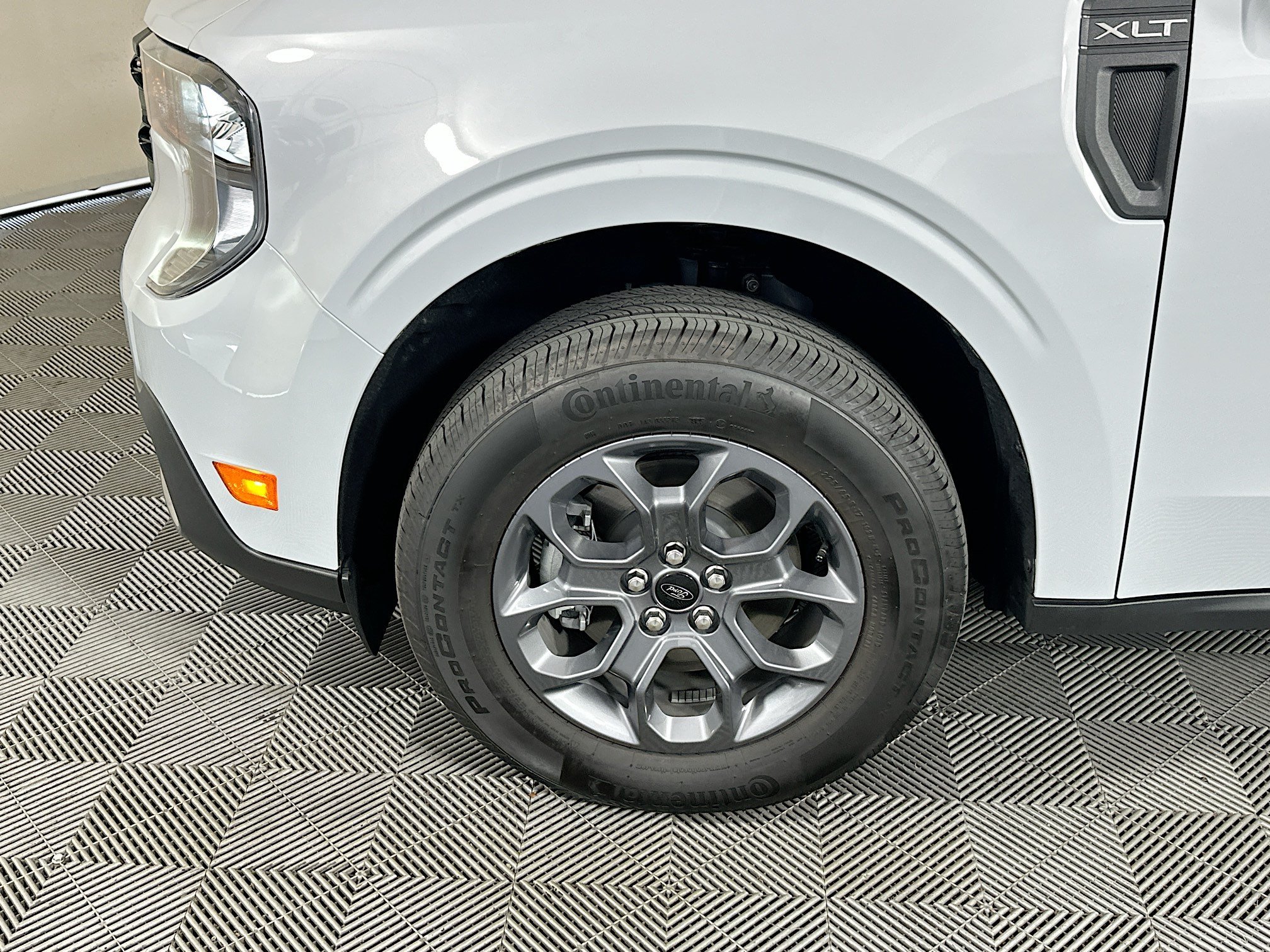 Used 2025 White Metallic Ford XLT image 11