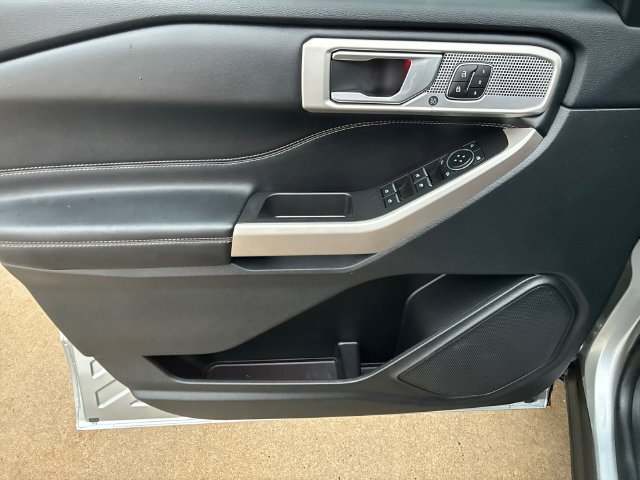 Used 2023 Silver Ford Limited image 23