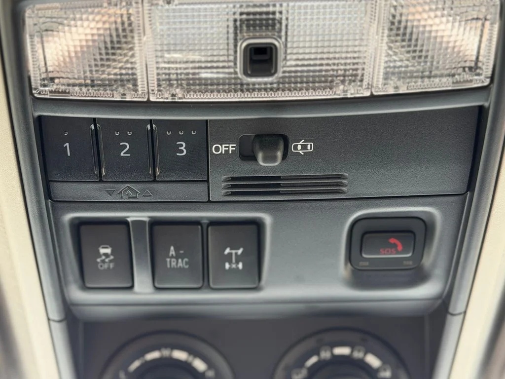 Used 2020 Gray Toyota Venture image 28