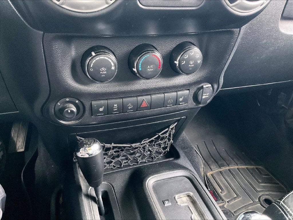 Used 2017 Granite Crystal Metallic Clearcoat Jeep Sahara image 23