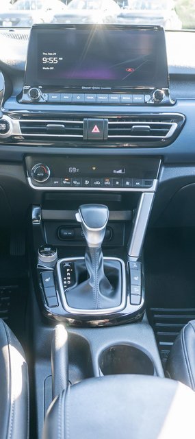 Used 2023 White Kia S image 16