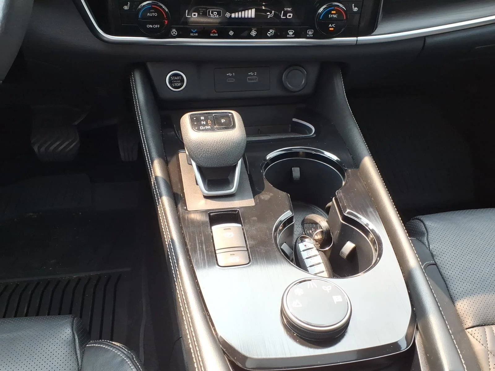 Used 2021 Pearl White Tricoat Nissan Platinum image 18