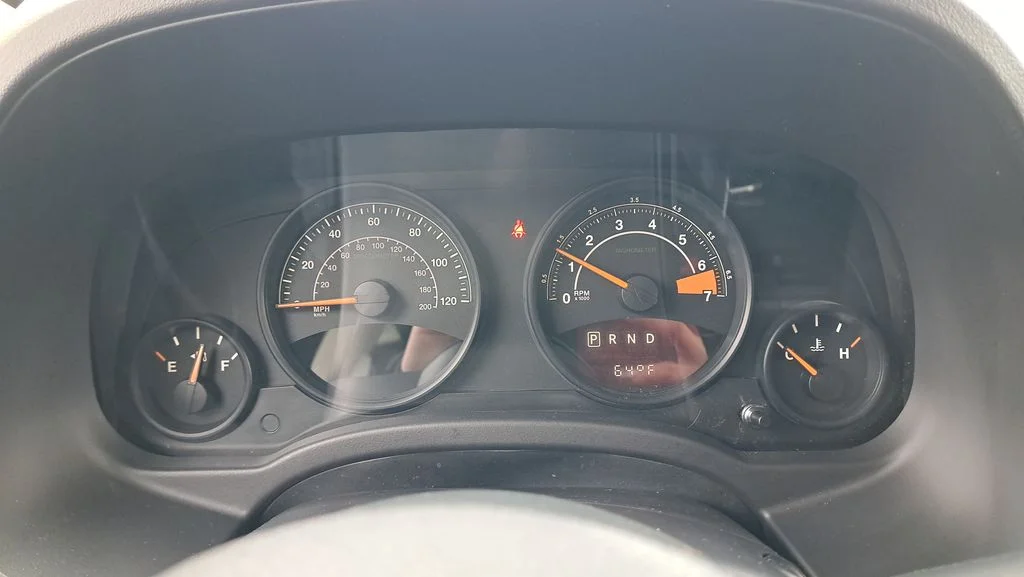 Used 2015 Blue Jeep Latitude image 19