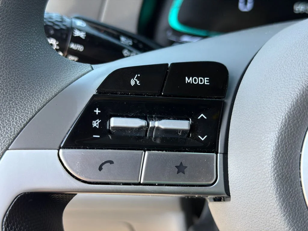 Used 2025 Silver Hyundai Blue image 24